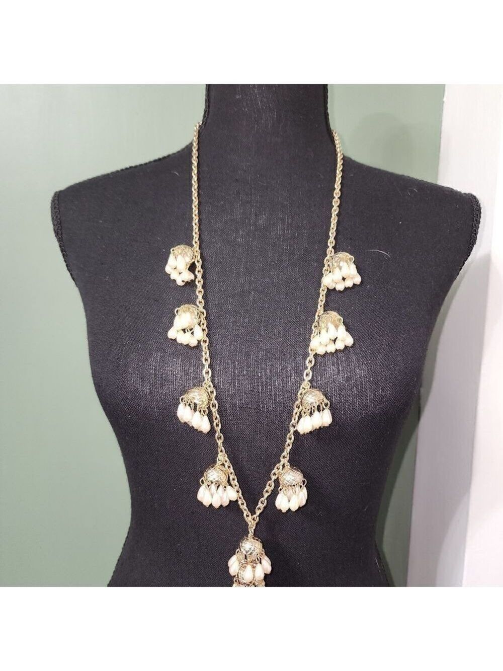 Fern Mallis Simulated Pearl Cluster Drop Necklace NWOT - Picture 7 of 9